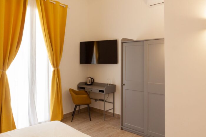 spacious central double room